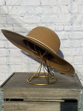 Load image into Gallery viewer, Women&#39;s Wide-Brim Beach Hat - Brown Multi
