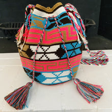 Load image into Gallery viewer, Wayuu Mochila Bag | Oeste
