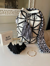 Load image into Gallery viewer, Wayuu Mochila Bag | Blanca y Negra
