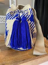Load image into Gallery viewer, Wayuu Mochila Bag | Azúl Checkered
