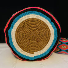 Load image into Gallery viewer, Wayuu Mochila Bag | Montañas
