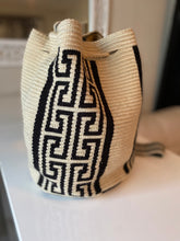 Load image into Gallery viewer, Wayuu Mochila Bag | Beige y Negra
