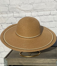 Load image into Gallery viewer, Women&#39;s Wide-Brim Beach Hat - Brown Multi
